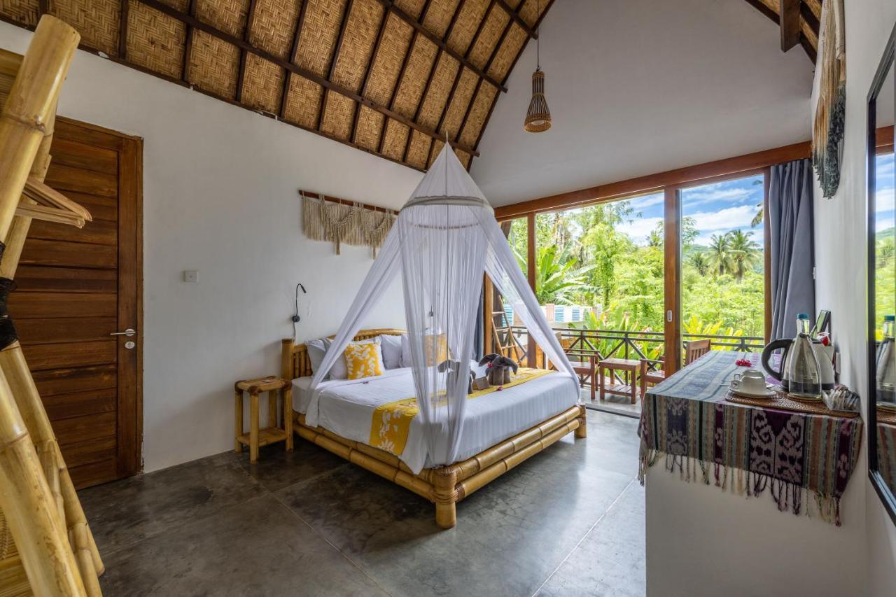 Martas Windows Hotel Kuta  Exterior photo